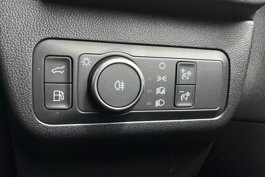 Ford Kuga Photo autoimg-b929910f010fdea20699fe9c5460f1292e56c15f.jpg