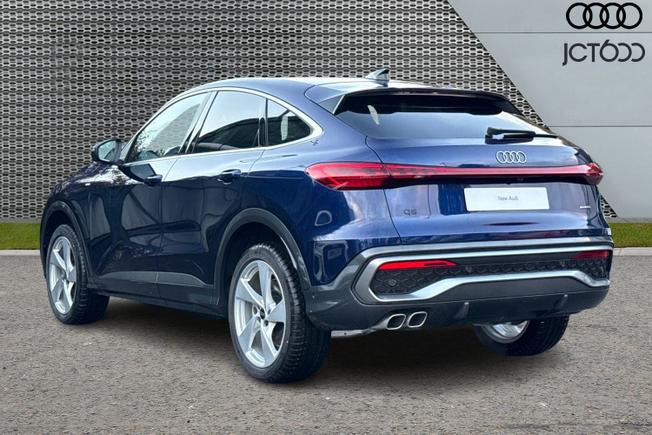 AUDI Q5 SUV Photo 3