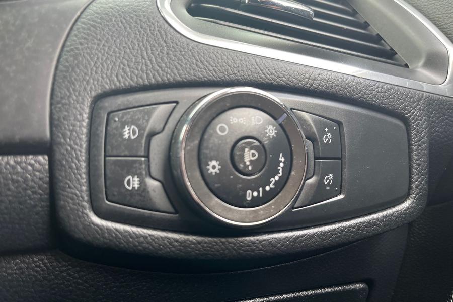 Ford Galaxy Photo autoimg-b933b3bc23cbe1f7c57a4bb632628bdebb187002.jpg