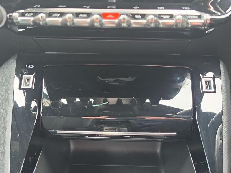 Used Peugeot E-208 AK22MYW 36