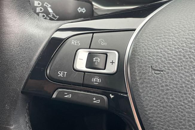 Volkswagen T-Roc Photo 16