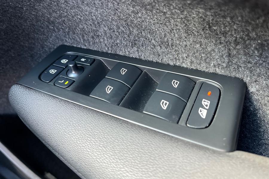 Volvo XC40 Photo autoimg-b93d7be595bd147a4ccd9393a9f1164bb96593c3.jpg