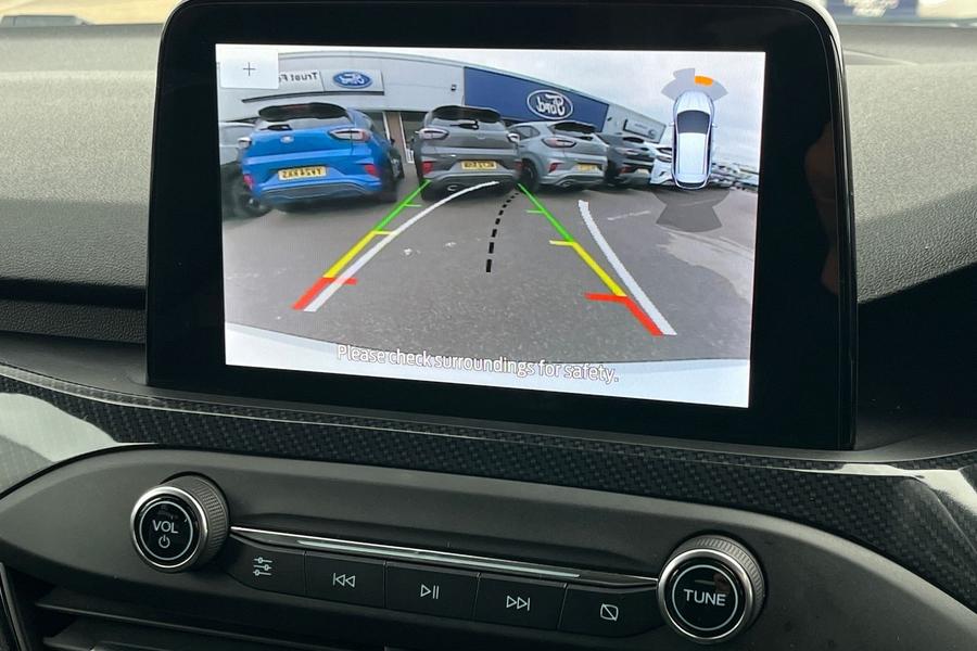 Ford FOCUS Photo autoimg-b93fafad4d136c7268418392e688f20156fbb241.jpg