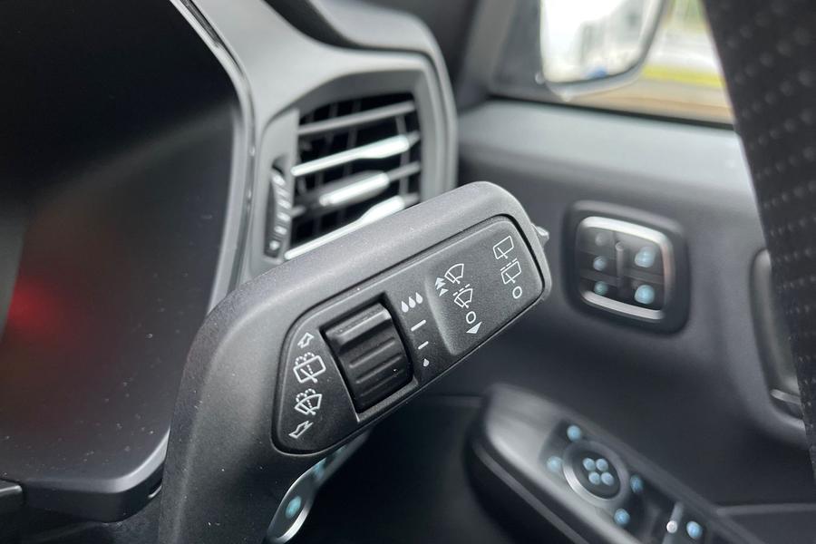 Ford KUGA Photo autoimg-b93fb058514aabd972d6490d46683ee02d9a497b.jpg