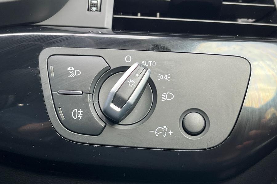 Audi A4 Photo autoimg-b940b201589fdee95f10ec0e1c7279b98c5d1bf8.jpg