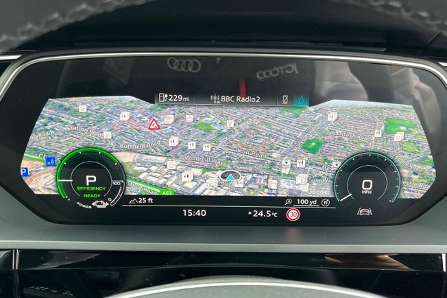 AUDI Q8 E-Tron Photo 32