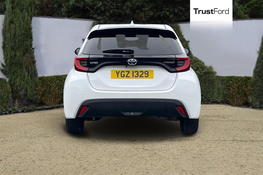 Toyota YARIS Photo autoimg-b94afe36740899405db13c8f21e769f4be86135d.jpg