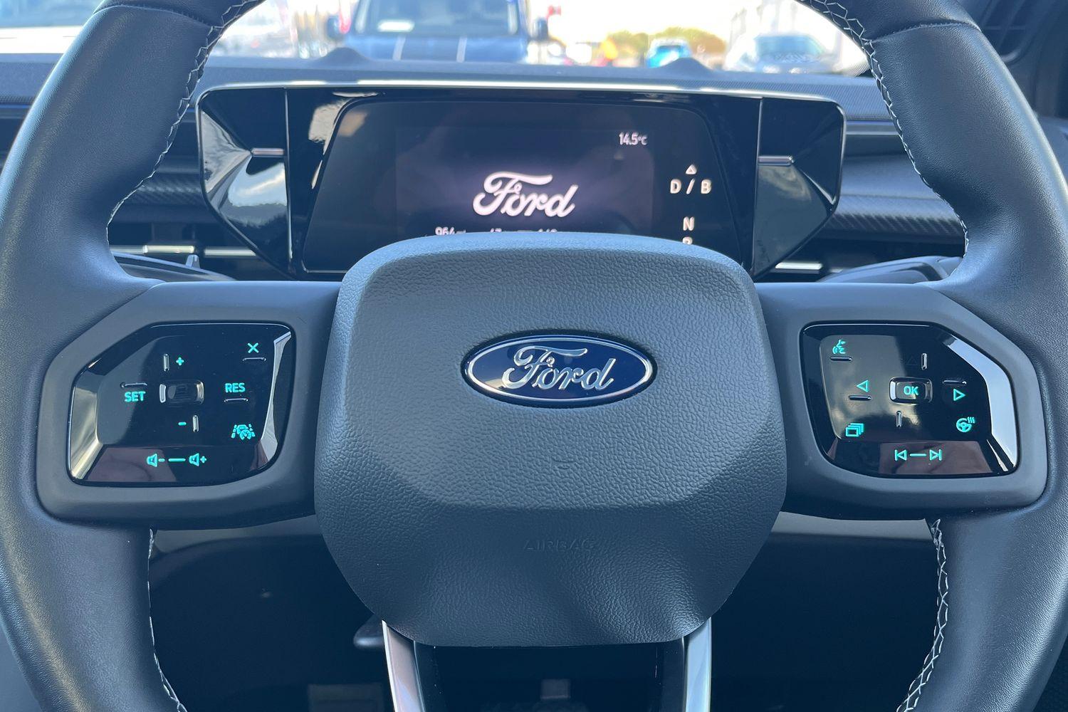 Ford Explorer Photo 11