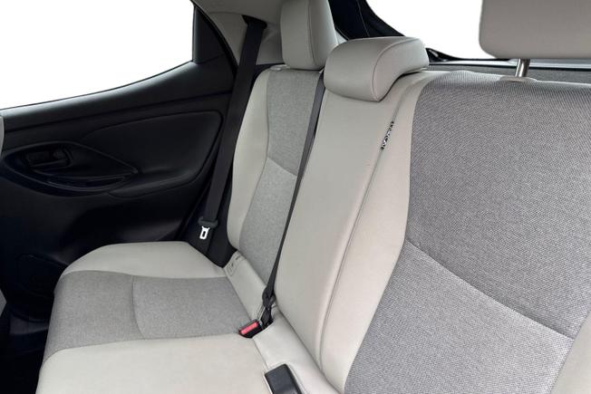 TOYOTA Yaris Photo 9