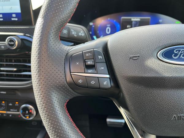 Ford Kuga Photo autoimg-b9606cf8735d2026e6326c625024094fbd95e3a9.jpg