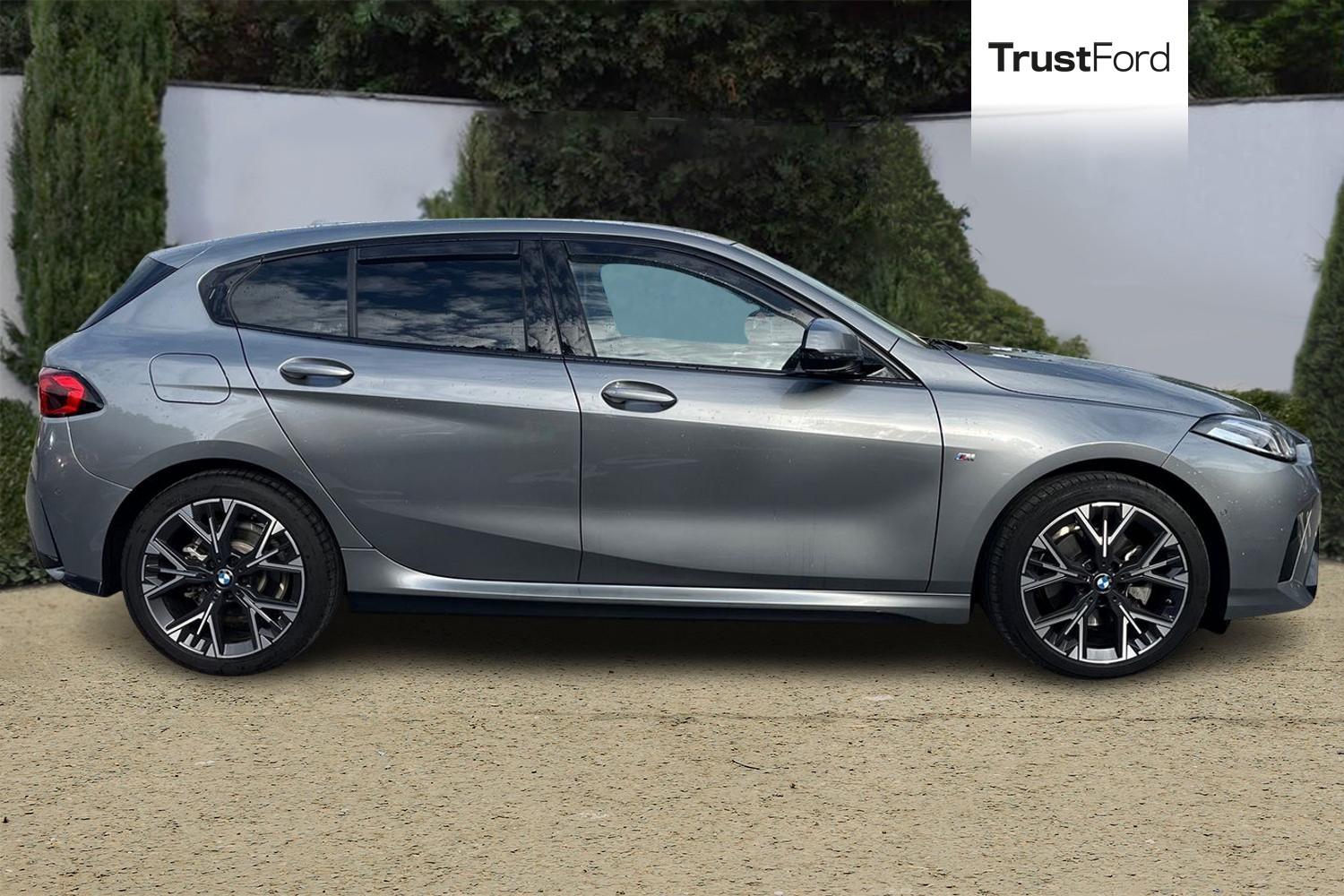 BMW 1 SERIES Photo 2