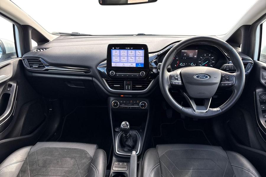 Ford FIESTA Photo autoimg-b965477ed1190dfc6ad3d74b909ebfb04d24b95f.jpg
