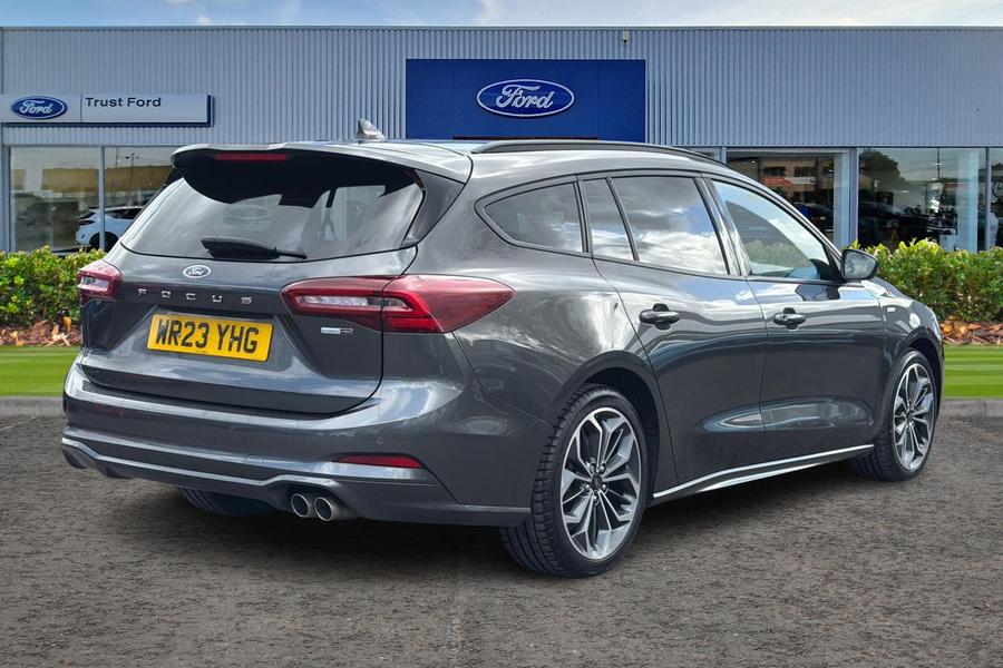 Ford FOCUS Photo autoimg-b968fe62d5e1d10fc3a5440613fdc639c7bf49dd.jpg