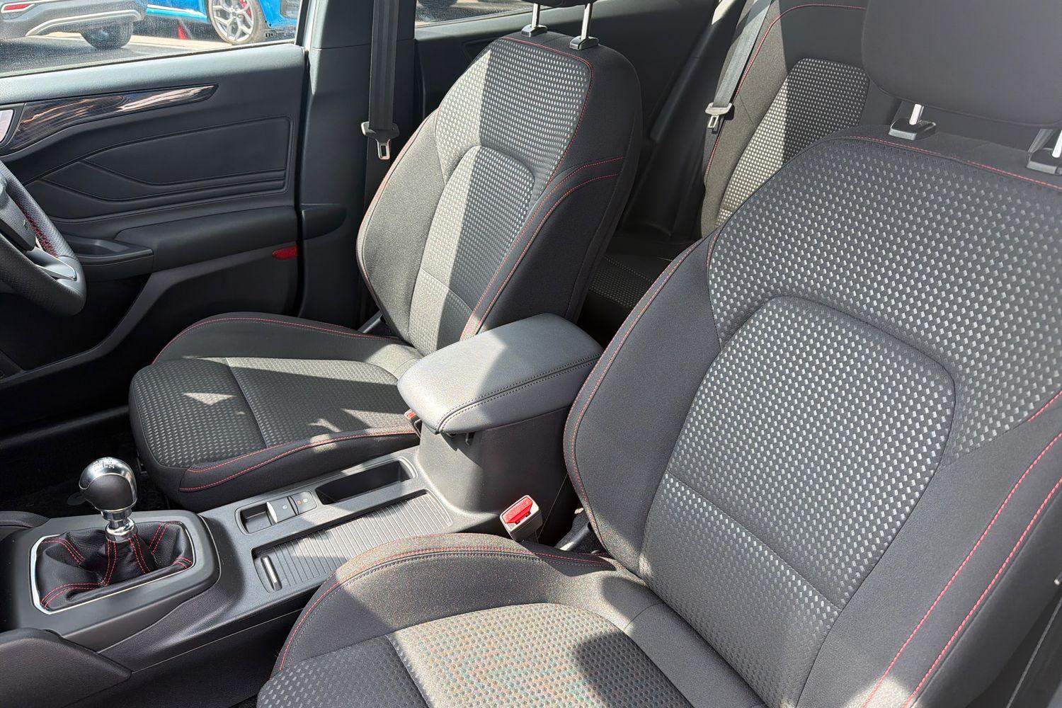 Ford FOCUS Photo 18