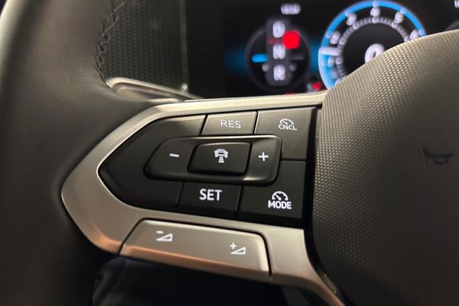 VOLKSWAGEN Tiguan Photo 16