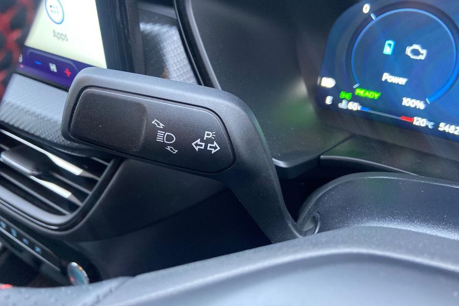 Ford KUGA Photo autoimg-b9814d7bf3245aa264805422e8f0ec2f0548833c.jpg