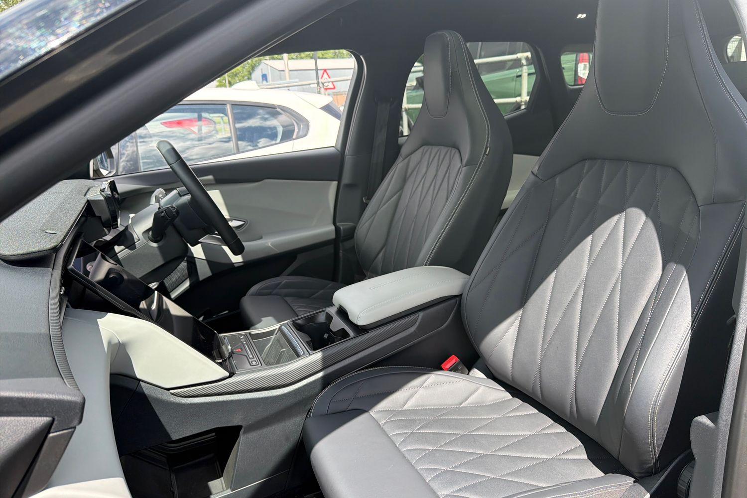 Ford Explorer Photo 18