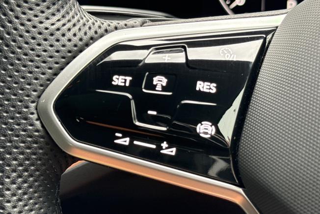 VOLKSWAGEN Touareg Photo 16