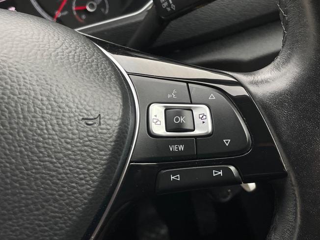 VOLKSWAGEN T-Roc Photo 17