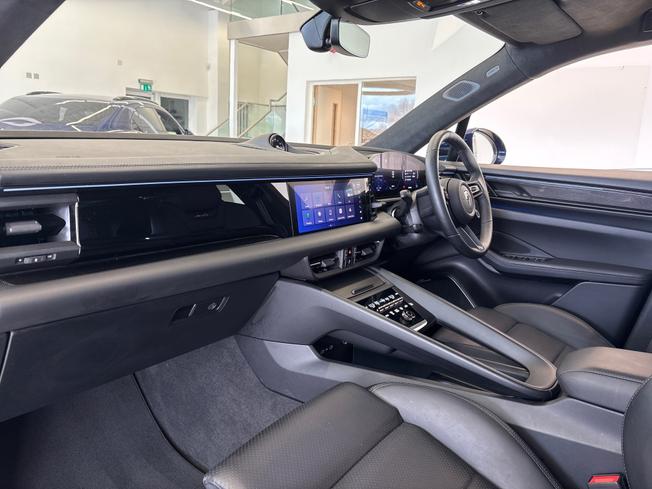 PORSCHE Macan Photo 13