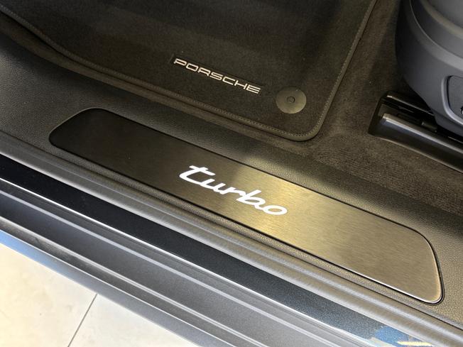 PORSCHE Panamera Photo 30