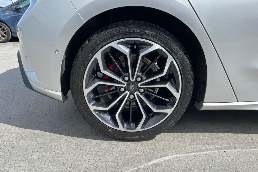 Ford FOCUS Photo autoimg-b993534806768204448152847cf2f34217804c92.jpg