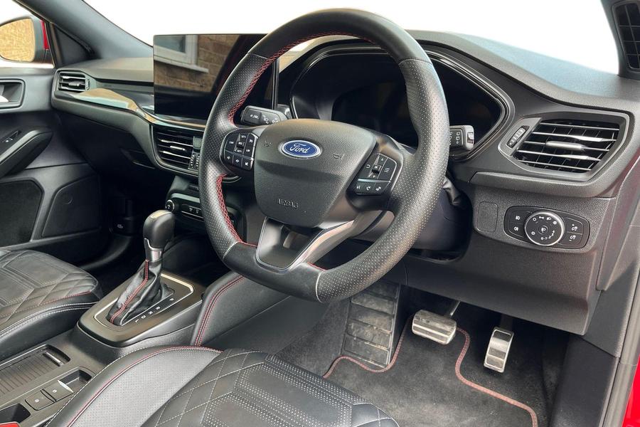 Ford FOCUS Photo autoimg-b99b3ba4eb45c5249fbd2d985b3182b50460ebdd.jpg