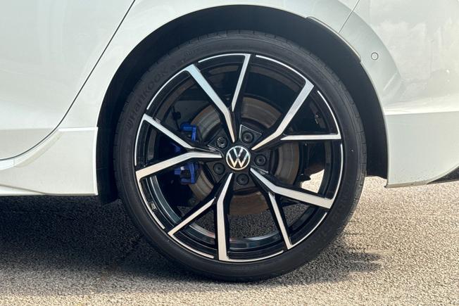 VOLKSWAGEN Golf Photo 5