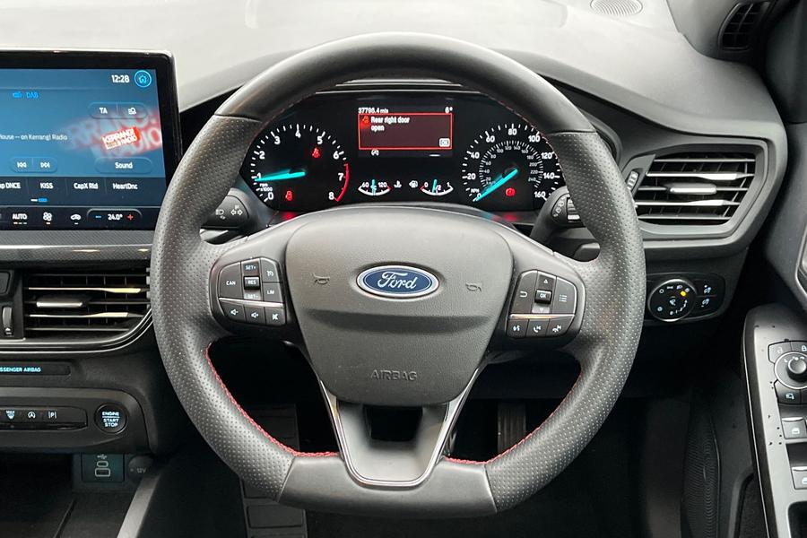 Ford FOCUS Photo autoimg-b9a0927faa78d5efa1f8f0a3a43bc1e291577b70.jpg