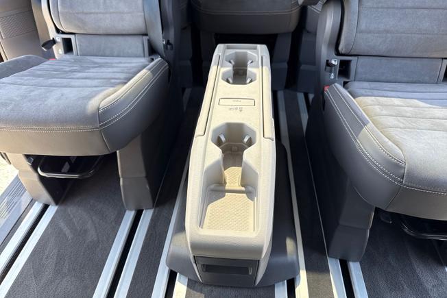 VOLKSWAGEN Multivan Photo 45