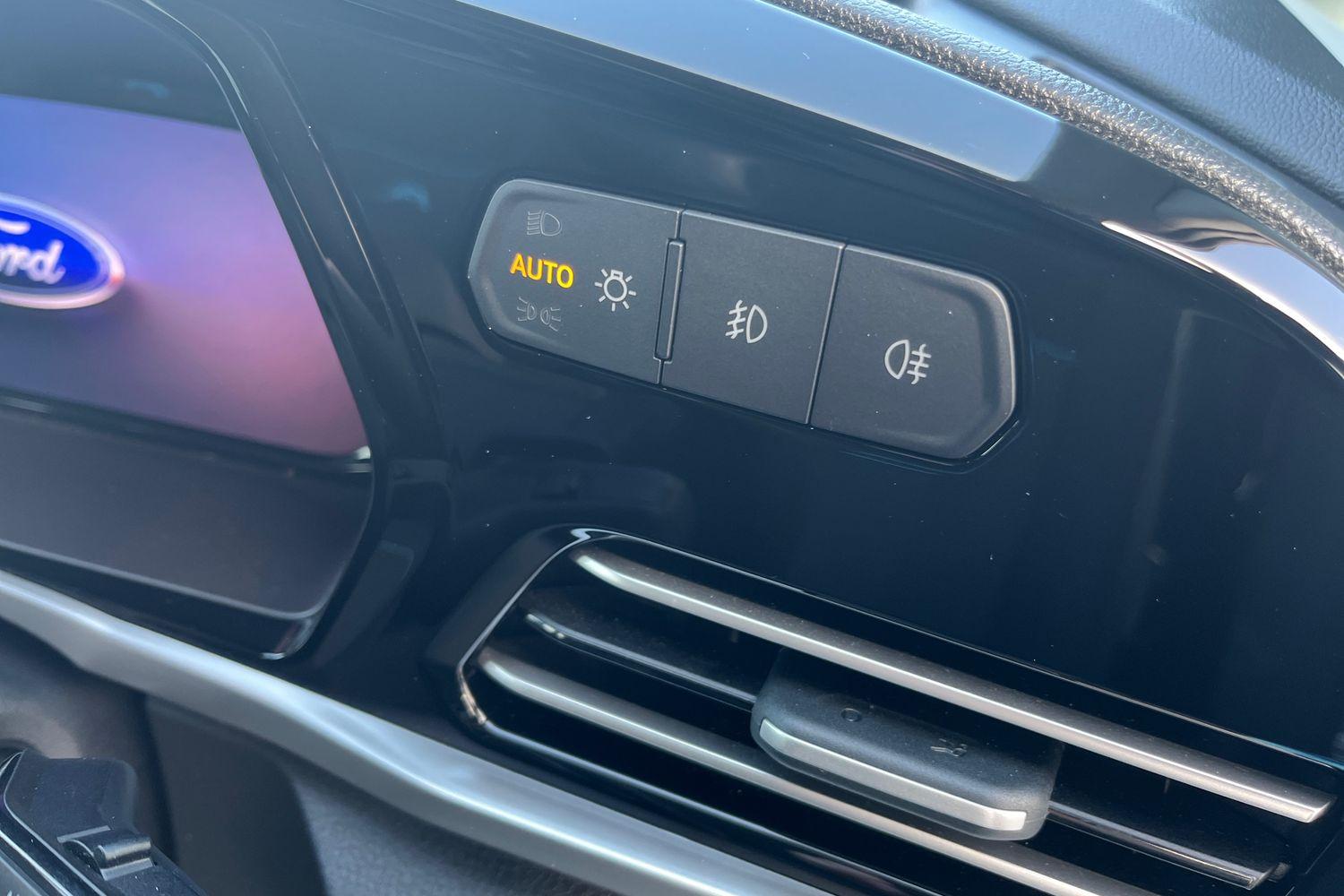 Ford TRANSIT CONNECT Photo 28
