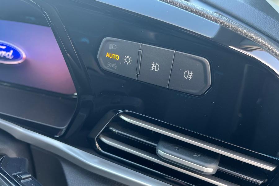 Ford TRANSIT CONNECT Photo autoimg-b9a12414a76867b38e0a875e46c90e98b9c94ade.jpg