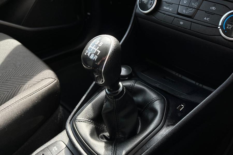 Ford FIESTA Photo autoimg-b9a38bd8c387452b222a563f22dc1d904e7553b0.jpg
