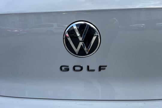 Volkswagen Golf Photo autoimg-b9a594e8947ae0576168f412ade5c4f8c3103daf.jpg