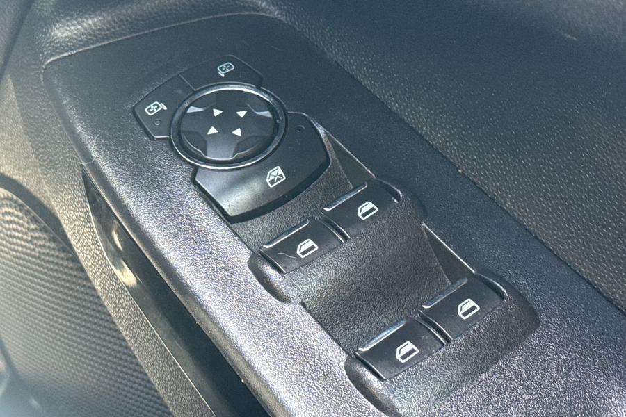 Ford EcoSport Photo autoimg-b9b181b3aa18589ccf6eb025dc73329f148389c7.jpg