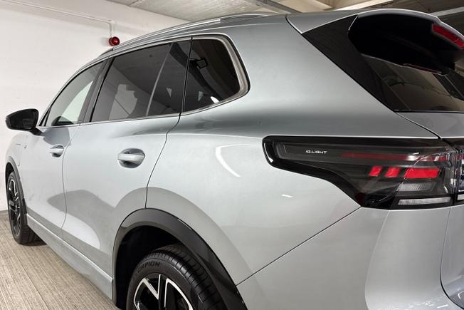 VOLKSWAGEN Tiguan Photo 36
