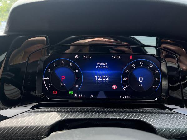 Volkswagen Golf Photo autoimg-b9bc0368af65380ee94811702fb60a5cd54369ba.jpg