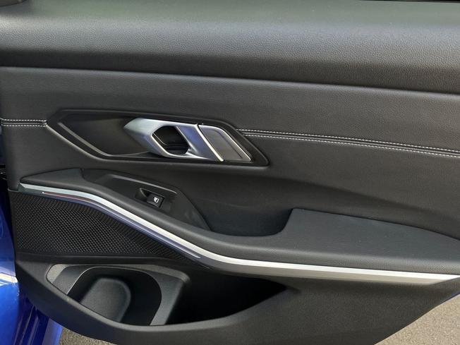 BMW 3 Series Photo 32