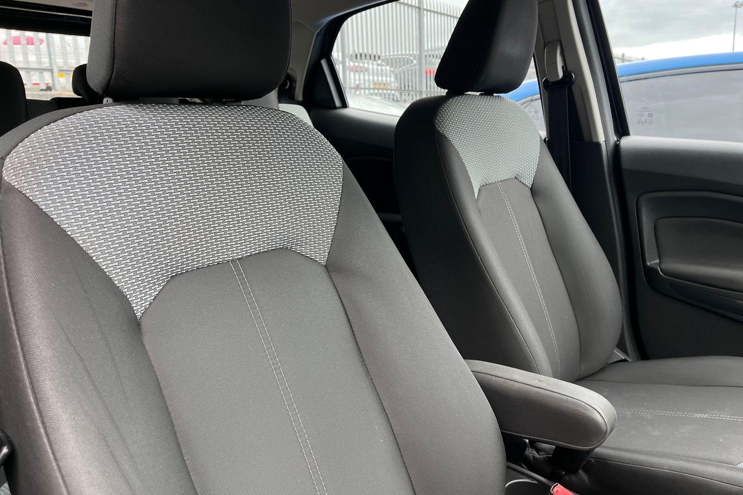 Ford ECOSPORT Photo 16