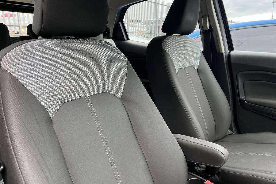 Ford ECOSPORT Photo autoimg-b9bf5141a9eac8755bb20025959fed4743e90608.jpg