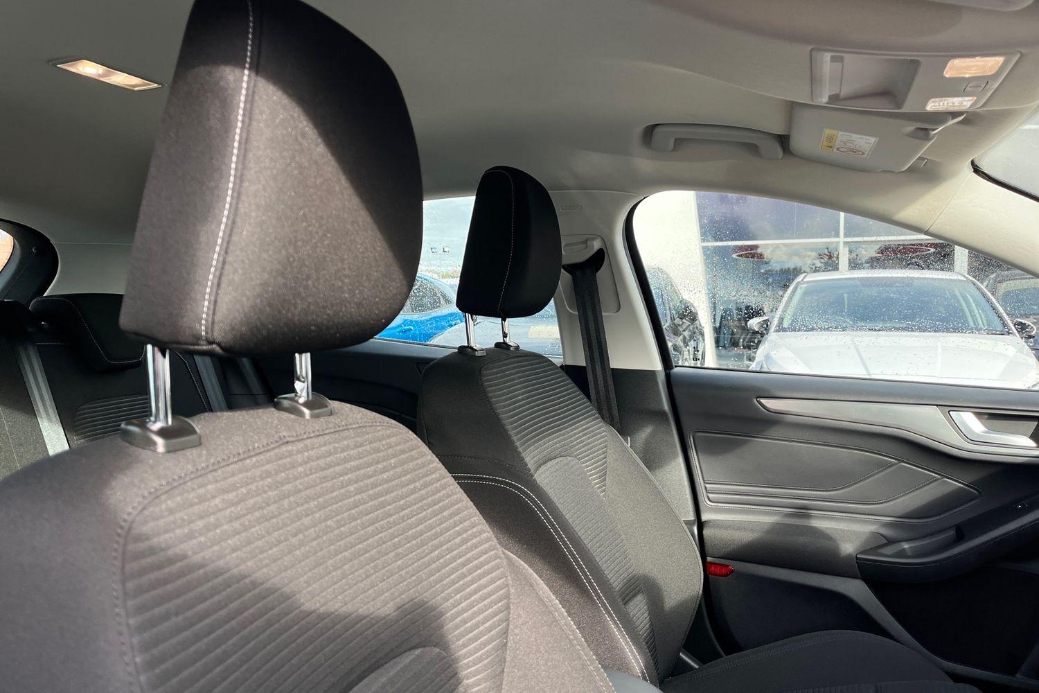 Ford FOCUS Photo 16