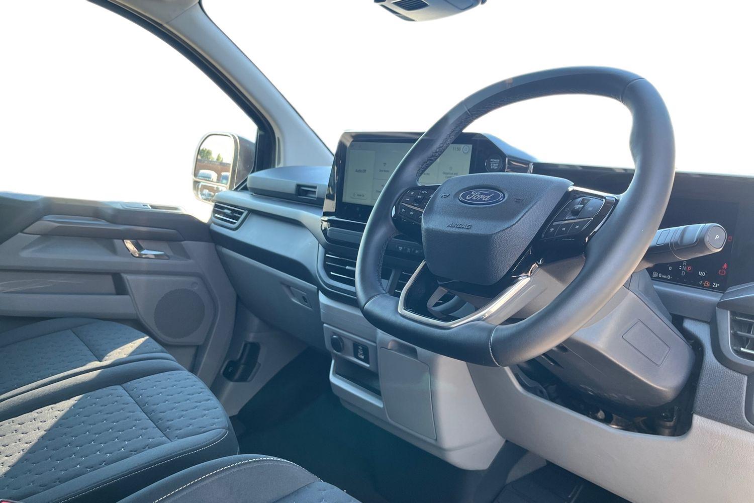 Ford TOURNEO CUSTOM Photo 13