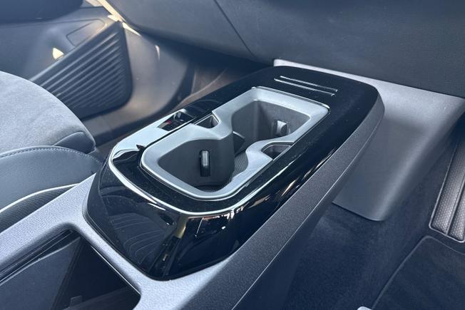 VOLKSWAGEN ID.4 Photo 25