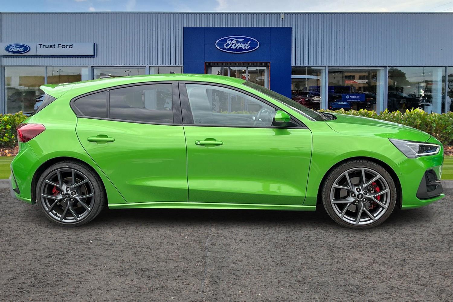 Ford Focus Photo 2