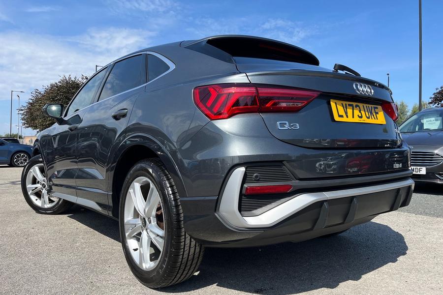 Audi Q3 Photo autoimg-b9d9a9367d8bb55fa1fcf73c93f4f4fe2c6dbad6.jpg