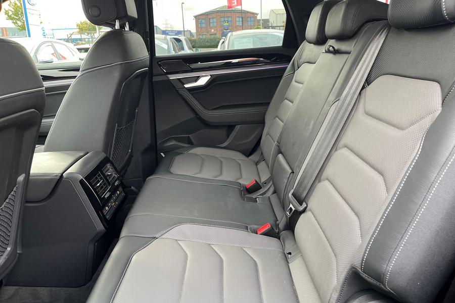 Volkswagen TOUAREG Photo autoimg-b9dab68bab26b14be824fb2a1d2067b45e374cb5.jpg