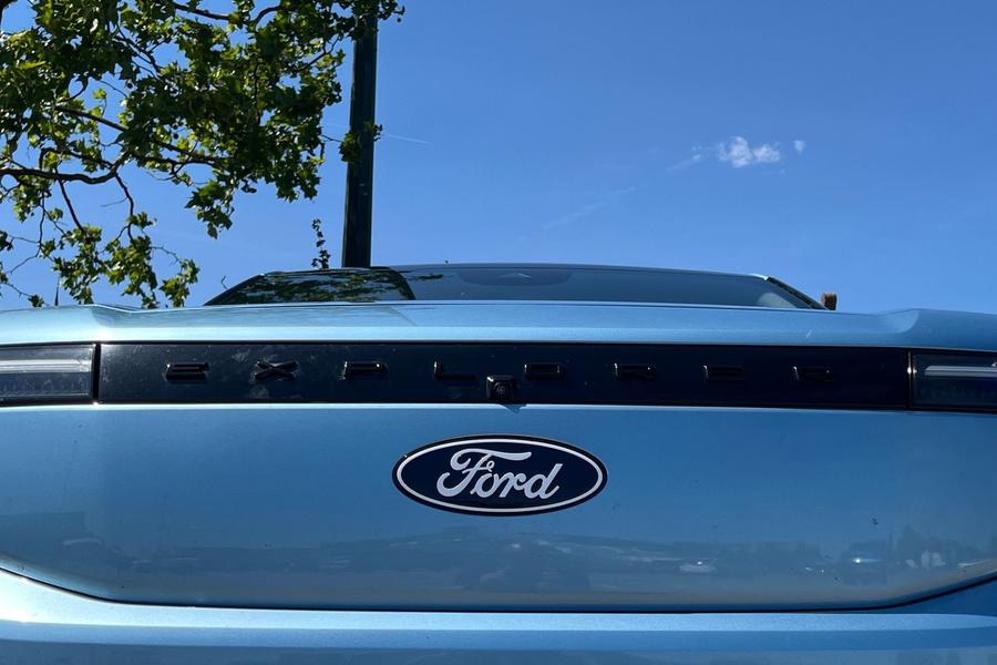Ford Explorer Photo autoimg-b9dcc8c9569f72a1304b1a54c6fadc4c3e2853b7.jpg