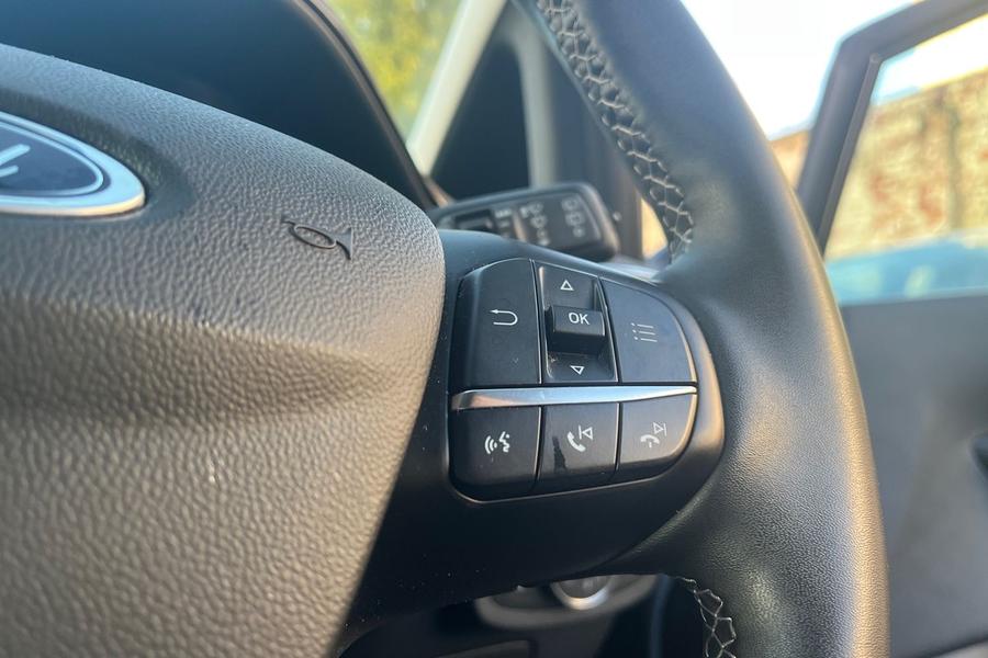 Ford FIESTA Photo autoimg-b9dee498225941c2cac2a3644aa7a507b1f15108.jpg