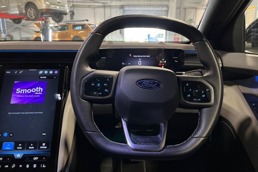 Ford Explorer Photo autoimg-b9e6840ebf5c2d1ccea568a7a4b91c57bd4c9c32.jpg