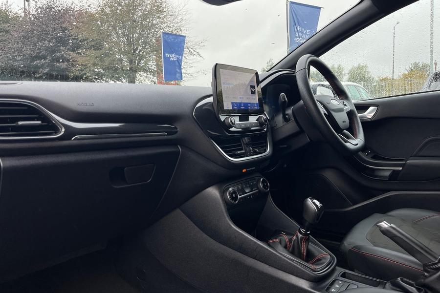 Ford FIESTA Photo autoimg-b9e8dbdb508be4a242cb9f077a3a21b7b3ffcd36.jpg